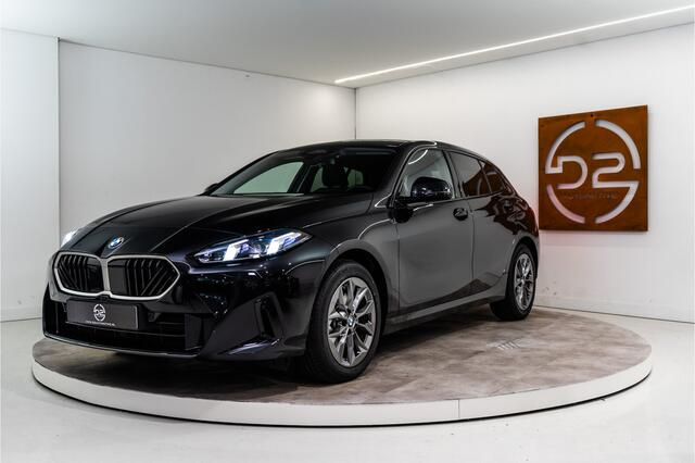 BMW 1-SERIE 120 Sport Premium 157PK | NIEUW 2025 PER DIRECT BESCHIKBAAR | Laser | Carplay | Comfort | Fabrieksgarantie