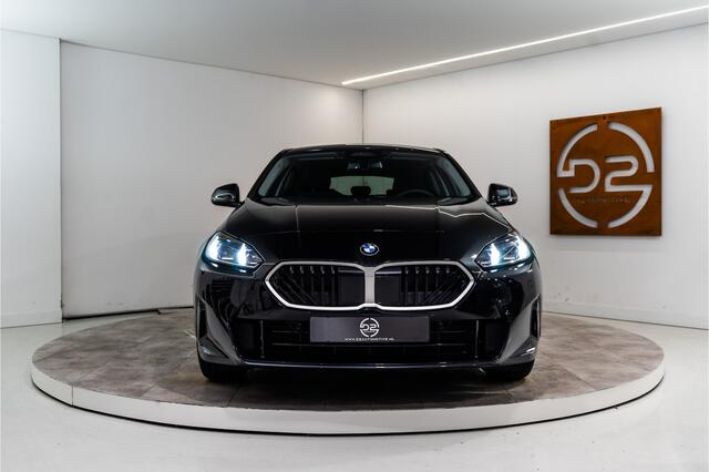 BMW 1-SERIE 120 Sport Premium 157PK | NIEUW 2025 PER DIRECT BESCHIKBAAR | Laser | Carplay | Comfort | Fabrieksgarantie
