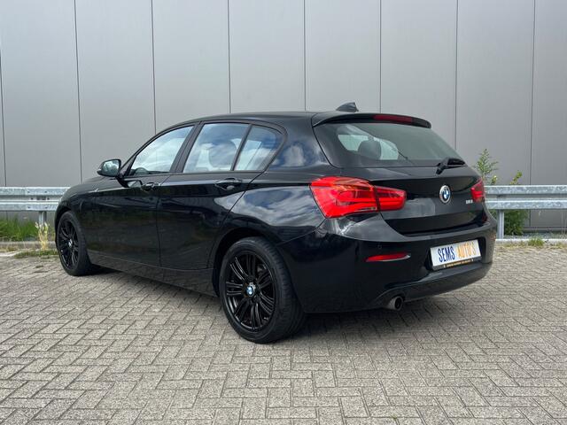 BMW 1-SERIE 118i Centennial Executive Navi / Stoel Verw. / PDC voor en achter