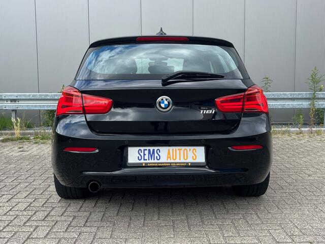 BMW 1-SERIE 118i Centennial Executive Navi / Stoel Verw. / PDC voor en achter