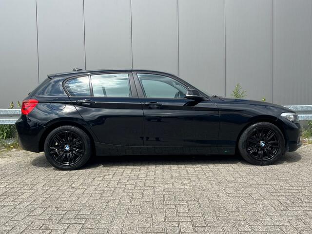 BMW 1-SERIE 118i Centennial Executive Navi / Stoel Verw. / PDC voor en achter