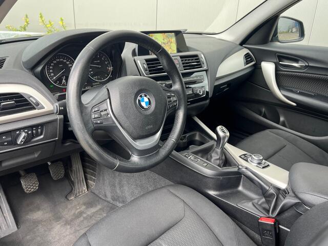 BMW 1-SERIE 118i Centennial Executive Navi / Stoel Verw. / PDC voor en achter