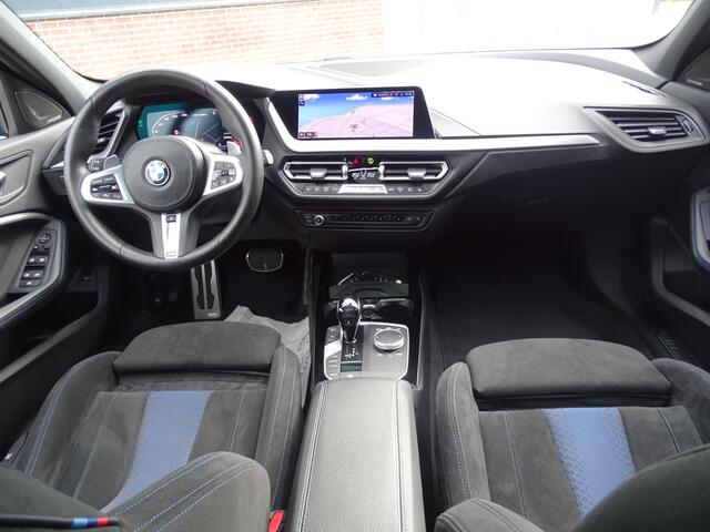 BMW 1-SERIE M135i xDrive High Executive PANORAMADAK|HEAD-UP DISPLAY|DODEHOEK DETECTIE|ACHTERUIT RIJ CAMERA|SPORT STOELEN|KEYLESS ENTRY/GO|NAVIAGTIE|LASER KOPLAMPEN