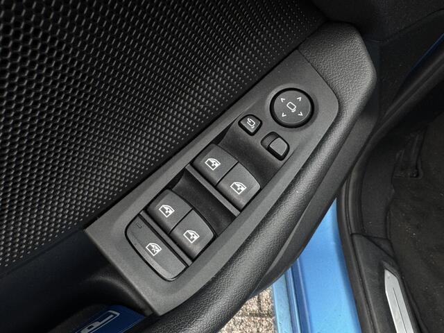 BMW 1-SERIE 118i High Executive| Clima, Cruise, Carplay, Stoelverwarming,