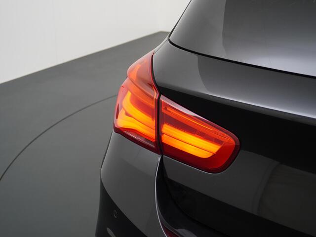BMW 1-SERIE 116i M Sport Leder-Alcantara/Sportstoelen/17inch etc.