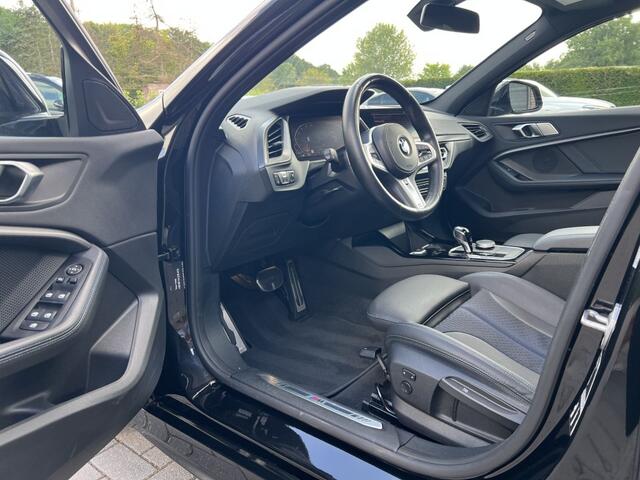 BMW 1-SERIE 118I High Exe M-Sport Pano Sfeer Zwart optiek ACC