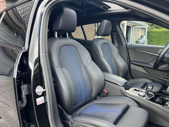 BMW 1-SERIE 118I High Exe M-Sport Pano Sfeer Zwart optiek ACC