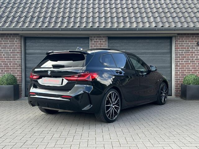 BMW 1-SERIE 118I High Exe M-Sport Pano Sfeer Zwart optiek ACC
