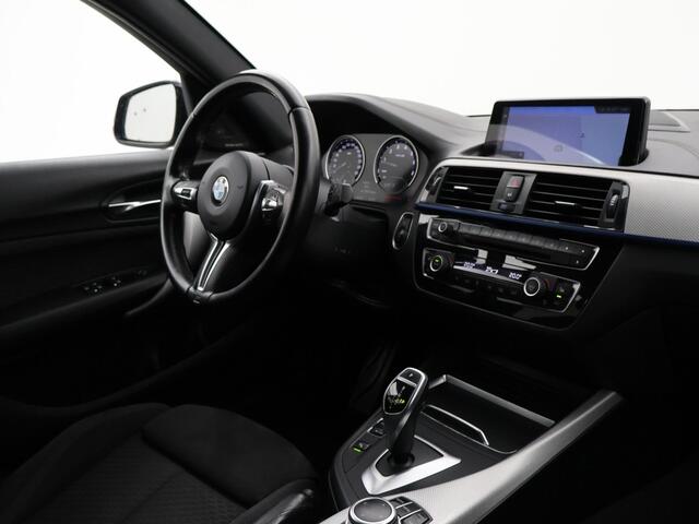 BMW 1-SERIE M140i 340 PK M-SPORT AUT8 + HARMAN/KARDON | 19 INCH | SPORTUITLAAT | CAMERA | STOELVERWARMING