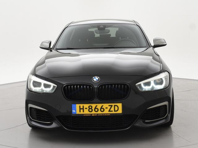 BMW 1-SERIE M140i 340 PK M-SPORT AUT8 + HARMAN/KARDON | 19 INCH | SPORTUITLAAT | CAMERA | STOELVERWARMING