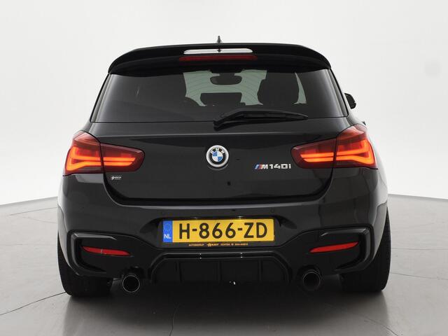 BMW 1-SERIE M140i 340 PK M-SPORT AUT8 + HARMAN/KARDON | 19 INCH | SPORTUITLAAT | CAMERA | STOELVERWARMING
