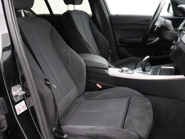 BMW 1-SERIE M140i 340 PK M-SPORT AUT8 + HARMAN/KARDON | 19 INCH | SPORTUITLAAT | CAMERA | STOELVERWARMING