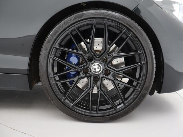 BMW 1-SERIE M140i 340 PK M-SPORT AUT8 + HARMAN/KARDON | 19 INCH | SPORTUITLAAT | CAMERA | STOELVERWARMING