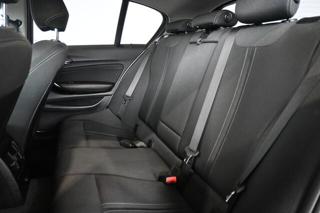 BMW 1-SERIE 116i Cima Navigatie Cruise Control LED Stoelverwarming Rijklaarprijs Inruil Mogelijk!