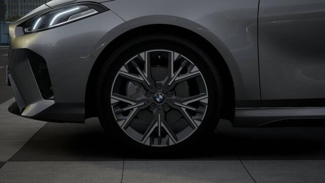 BMW 1-SERIE 120 M Sport Automaat / Sportstoelen / Achteruitrijcamera / M Adaptief onderstel / Parking Assistant / Stoelverwarming