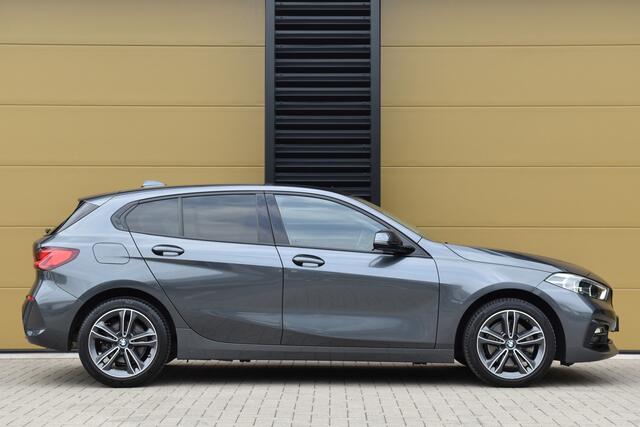 BMW 1-SERIE 118i Executive Edition * Sport line * Lichtpakket * Apple CarPlay * PDC *