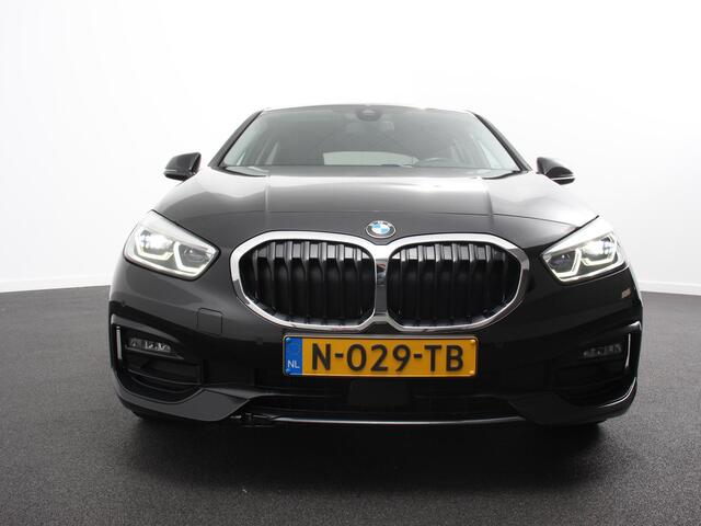 BMW 1-SERIE 118i Automaat Sportline Business Edition Climate control Navigatie Cruise control LED Parkeersensor achter Apple Carplay/ Android Auto