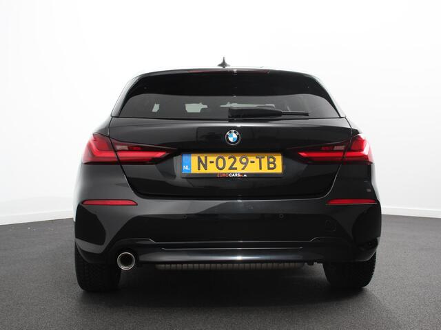 BMW 1-SERIE 118i Automaat Sportline Business Edition Climate control Navigatie Cruise control LED Parkeersensor achter Apple Carplay/ Android Auto