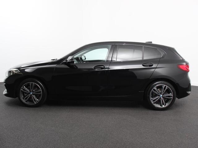 BMW 1-SERIE 118i Automaat Sportline Business Edition Climate control Navigatie Cruise control LED Parkeersensor achter Apple Carplay/ Android Auto