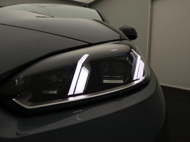 BMW 1-SERIE 120 M Sport Design Edition | Glazen Panoramadak | Driving Assistant Plus | Head-Up Display | Head-Up Display | 18"