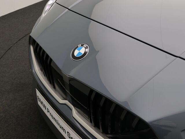 BMW 1-SERIE 120 M Sport Design Edition | Glazen Panoramadak | Driving Assistant Plus | Head-Up Display | Head-Up Display | 18"