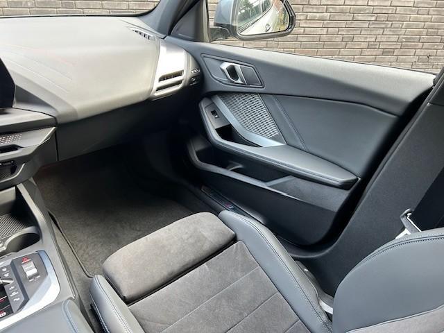 BMW 1-SERIE 120 M Sport Design Edition l Sfeer Verlichting l Automaat l Apple Carplay