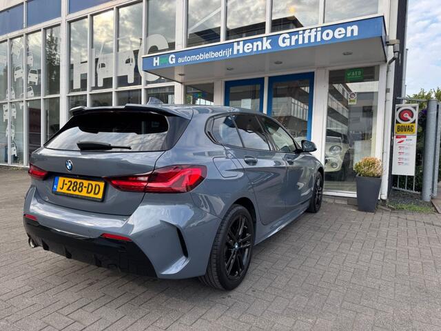 BMW 1-SERIE 118i High Executive I Rood interieur I Apple Carplay/Android Auto