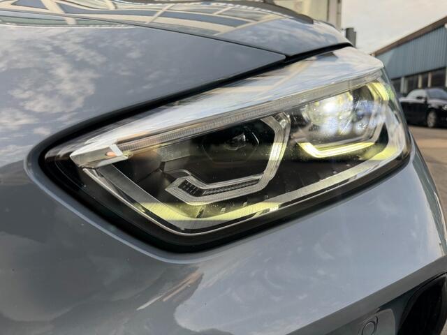 BMW 1-SERIE 118i High Executive I Rood interieur I Apple Carplay/Android Auto