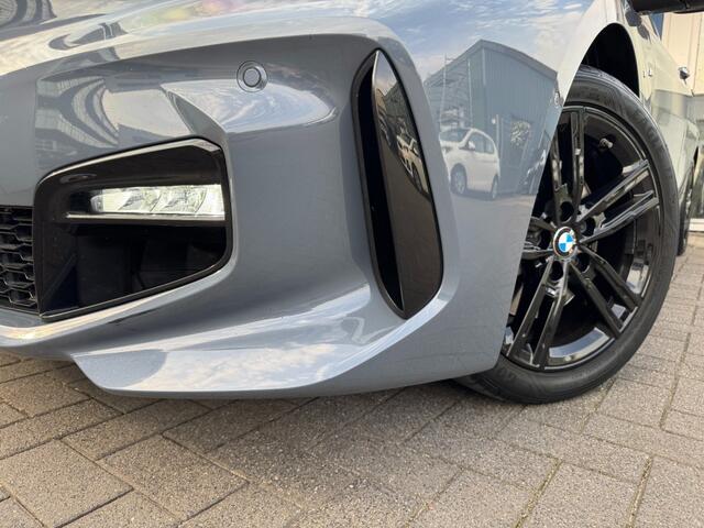 BMW 1-SERIE 118i High Executive I Rood interieur I Apple Carplay/Android Auto