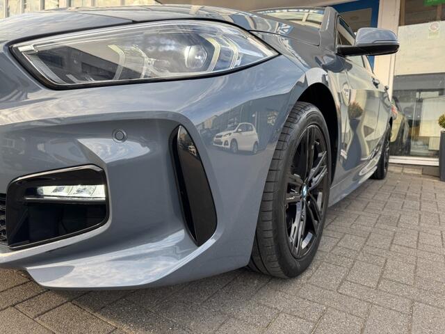 BMW 1-SERIE 118i High Executive I Rood interieur I Apple Carplay/Android Auto