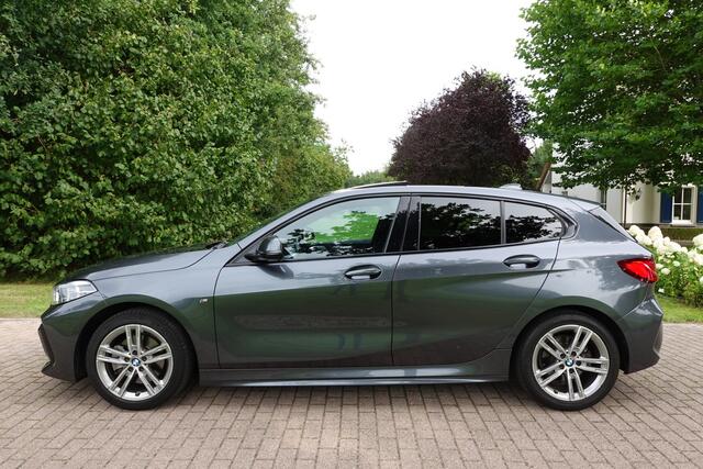 BMW 1-SERIE 118i High Executive M-Sport | Panodak | Stoelverw. | LED | DAB | Camera |