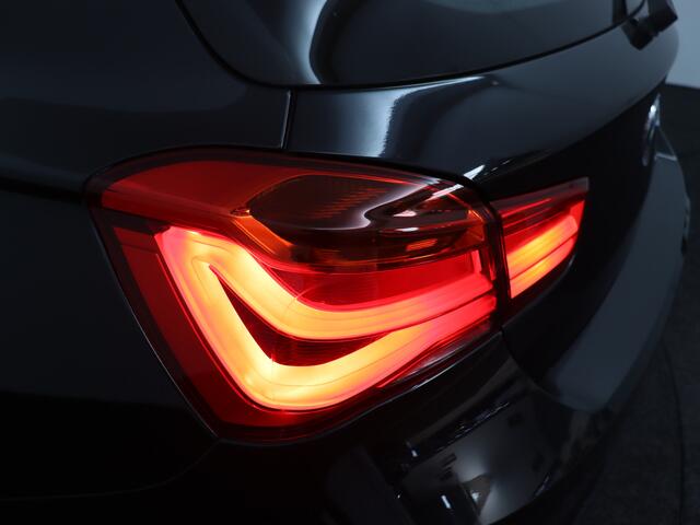 BMW 1-SERIE automaat 118i Corporate Lease Executive navi full map, cruise, leer, bluetooth, led, pdc, Lmvelg L, parkeersensoren achter, hill hold functie, Bandenspanningscontrolesysteem, Stuurbekrachtiging snelheidsafhankelijk, stuur multifunc mooie strake automaat. 