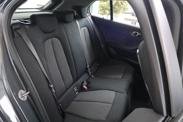BMW 1-SERIE 118i | Business Edition Plus | Parking Pack | Voorstoelen Verwarmd