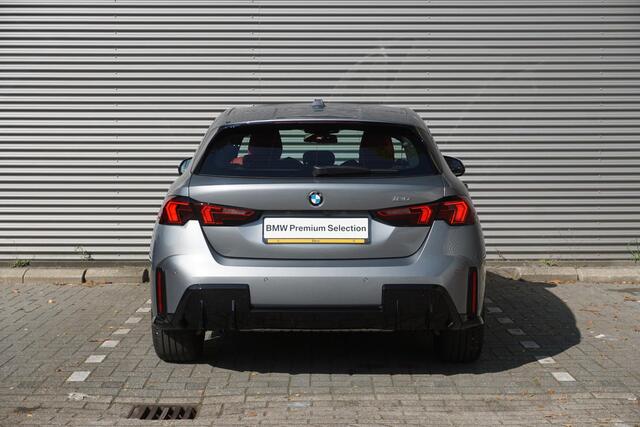 BMW 1-SERIE 5-deurs 120 M Sportpakket Executive | Innovation Pack | Harman-Kardon | Head-Up Display