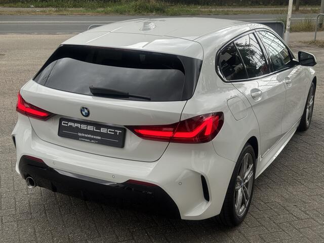 BMW 1-SERIE 118i High Exe, M-Pakket DAB-tuner, Apple/Android, Lichtpakket .Neem contact op en we maken een afspraak!