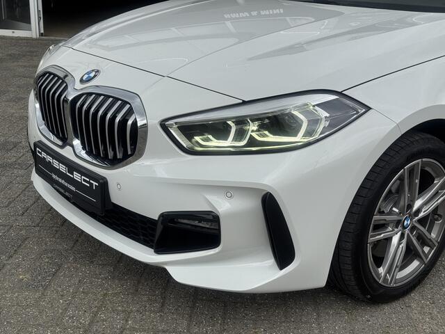 BMW 1-SERIE 118i High Exe, M-Pakket DAB-tuner, Apple/Android, Lichtpakket .Neem contact op en we maken een afspraak!