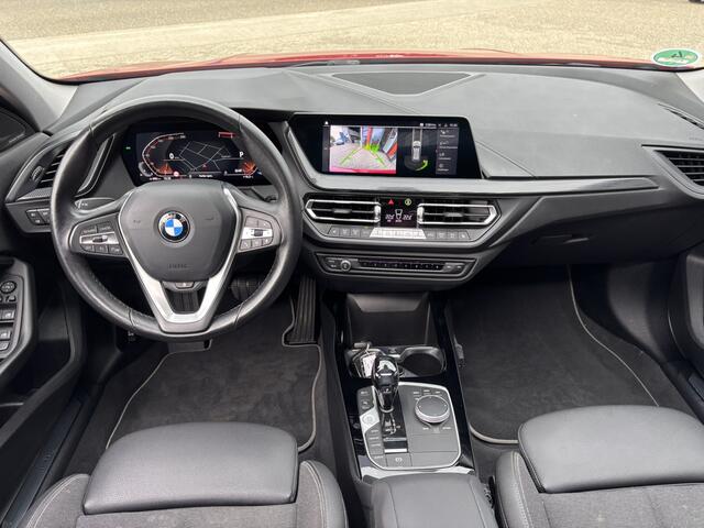 BMW 1-SERIE 118i Executive Sportline / Schuifkanteldak / Harman Kardon Audio / Camera / Stoel en Stuurverwarming /