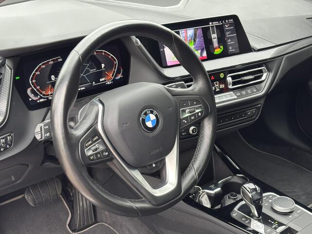 BMW 1-SERIE 118i Executive Sportline / Schuifkanteldak / Harman Kardon Audio / Camera / Stoel en Stuurverwarming /