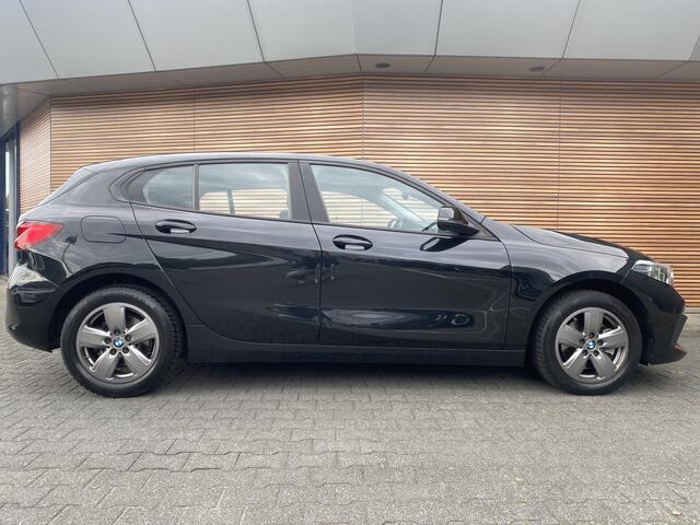 BMW 1-SERIE 118i Executive Edition Lm velgen / Navigatie / Carplay