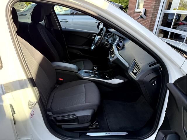 BMW 1-SERIE 118i 140pk Automaat 19''Lmv, Navi,