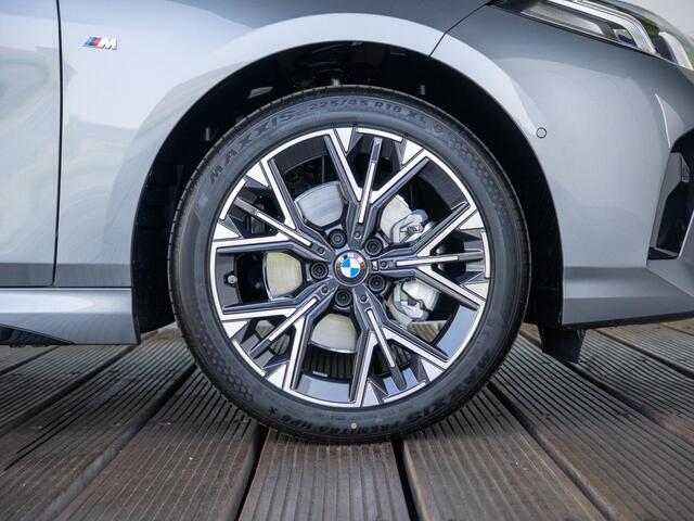 BMW 1-SERIE 120 | M Sport Design | Achteruitrijcamera | Stoelverwarming | Isofix