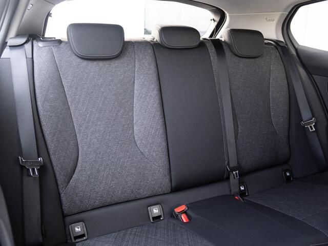 BMW 1-SERIE 120 | M Sport Design | Achteruitrijcamera | Stoelverwarming | Isofix