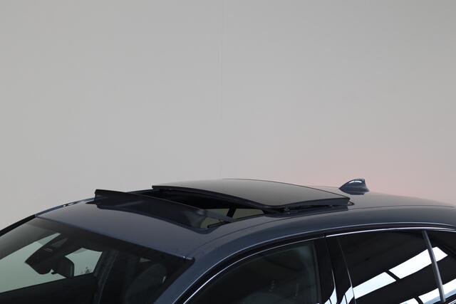 BMW 1-SERIE 118i Introduction Edition NL-Auto!! Pano I Stoelverwarming I Sfeerverlichting