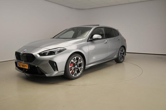 BMW 1-SERIE 120 M-Sportpakket / Panoramadak / Sportstoelen / Harman-Kardon / Park assist / Alu wielen 18 inch
