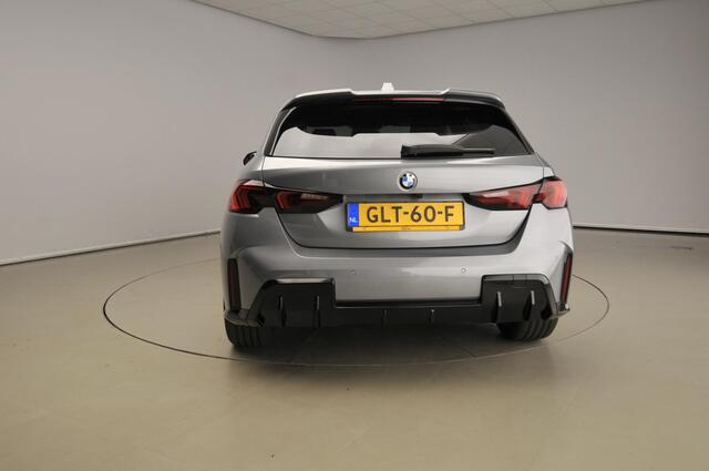 BMW 1-SERIE 120 M-Sportpakket / Panoramadak / Sportstoelen / Harman-Kardon / Park assist / Alu wielen 18 inch