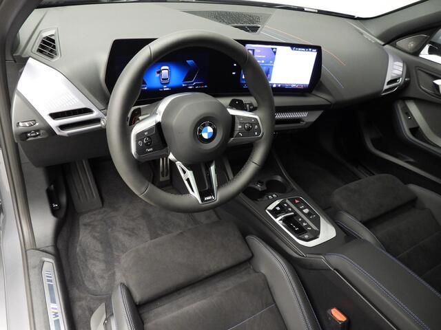 BMW 1-SERIE 120 M-Sportpakket / Panoramadak / Sportstoelen / Harman-Kardon / Park assist / Alu wielen 18 inch