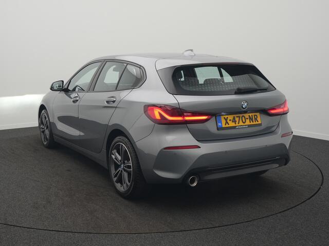 BMW 1-SERIE 118i - RIJKLAARPRIJS - Automaat - Achteruitrijcamera - All Seasonbanden - Stoel- en Stuurverwarming