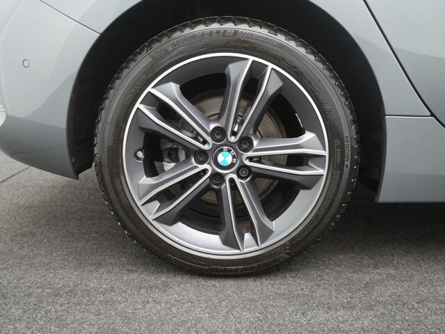 BMW 1-SERIE 118i - RIJKLAARPRIJS - Automaat - Achteruitrijcamera - All Seasonbanden - Stoel- en Stuurverwarming