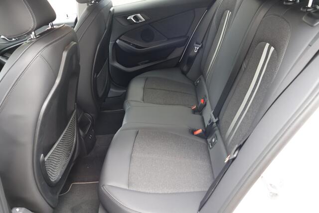 BMW 1-SERIE 118i | LED | Automaat | Clima | Camera |