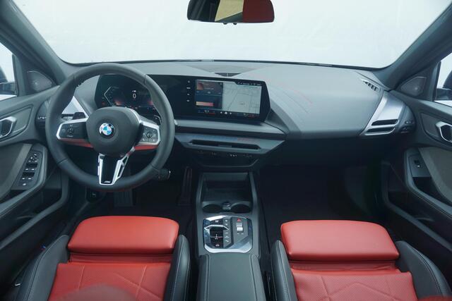 BMW 1-SERIE 5-deurs 120 M Sportpakket Pro 19'' / Harman Kardon / Panoramadak / Comfort Acces